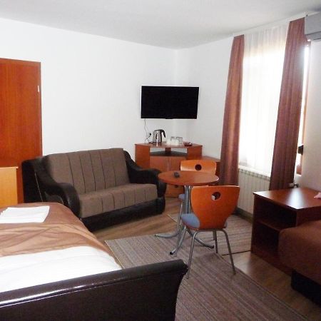 Sobe Rooms Aleksandar Ниш Екстер'єр фото