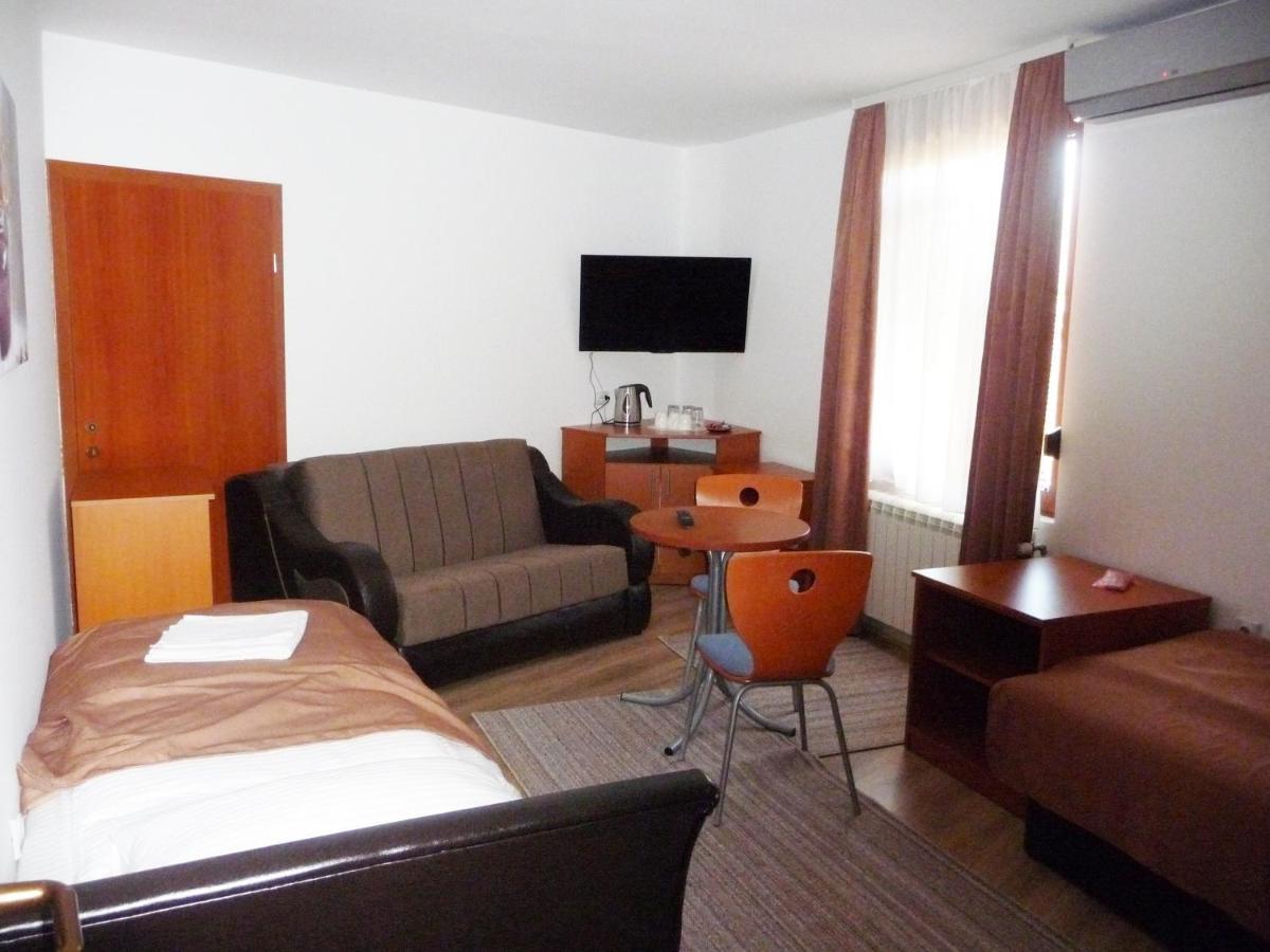 Sobe Rooms Aleksandar Ниш Екстер'єр фото