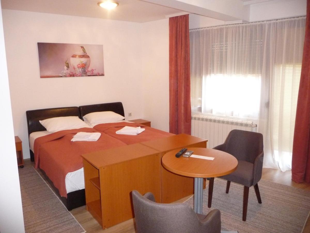 Sobe Rooms Aleksandar Ниш Екстер'єр фото