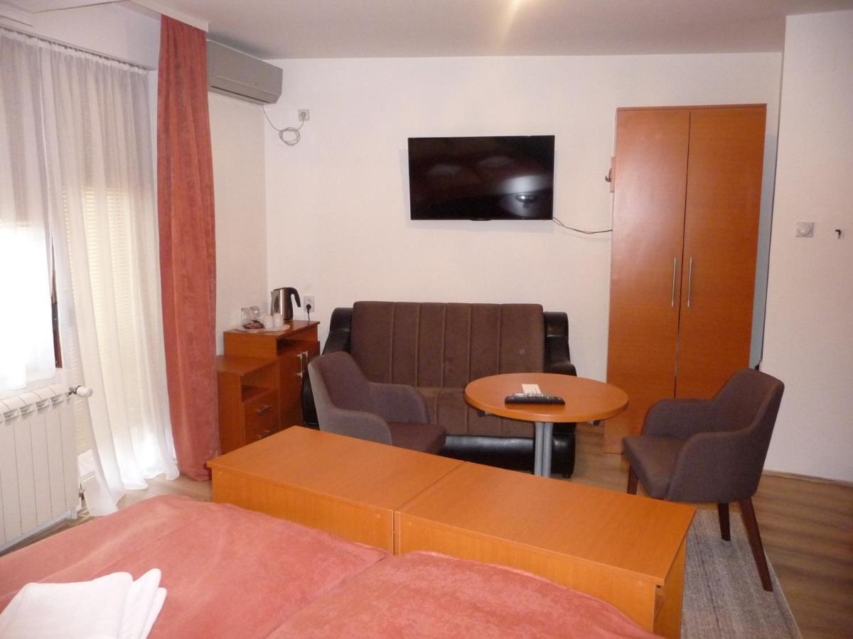 Sobe Rooms Aleksandar Ниш Екстер'єр фото