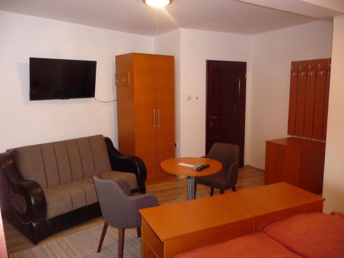 Sobe Rooms Aleksandar Ниш Екстер'єр фото